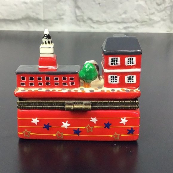 Philadelphia Pilly Porcelain Hinged Trinket box - Picture 2 of 4